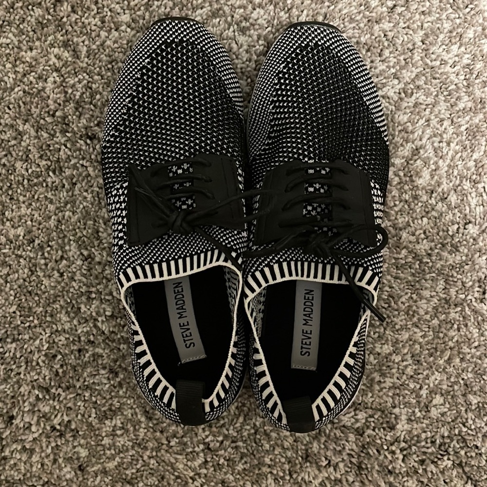 Steven Madden athe-leisure tennies